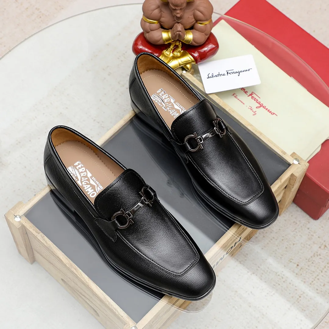 Men's shoes 💰600 🕷🕷🐂【Ferragamo】 Popular fashion casual shoes🇨🇳Official website counter 1:1 production, original mold opening💯Good quality can be seen, imported high-end first-layer pebbled calfskin, water-dyed🐂leather lining🌿very clear texture, high-quality waterproof, non-slip and wear-resistant outsole🎋high quality and low price, truly handmade🍓, 5 colors available! Code number 38-44 (45. To be customized)